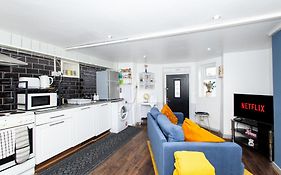 Exclusive Apartment - Close To Centre, Contactless Entry, Free Parking, Wifi & Netflix