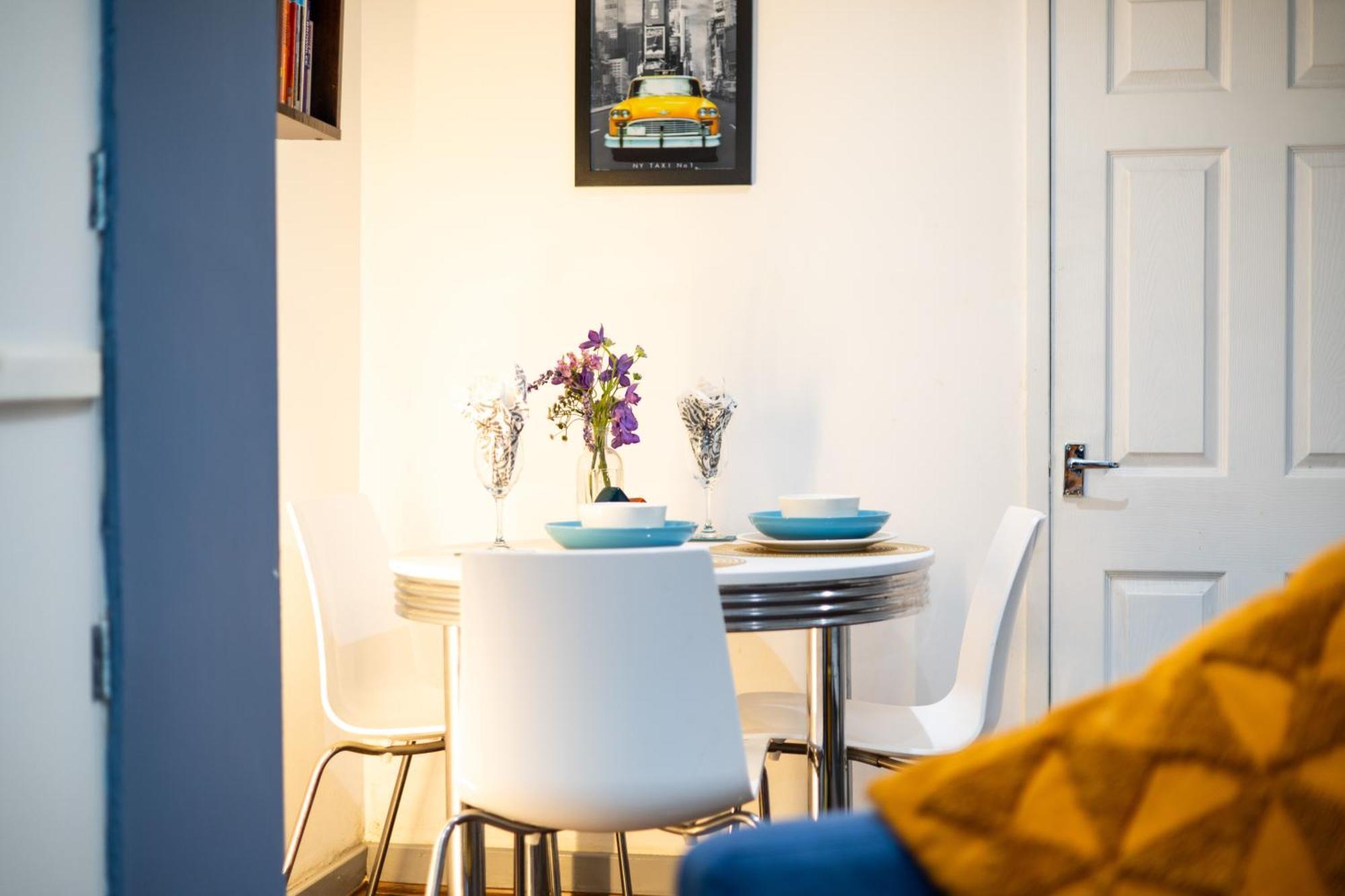 Exclusive Apartment - Close To Centre, Contactless Entry, Free Parking, Wifi & Netflix Leeds  Exterior photo